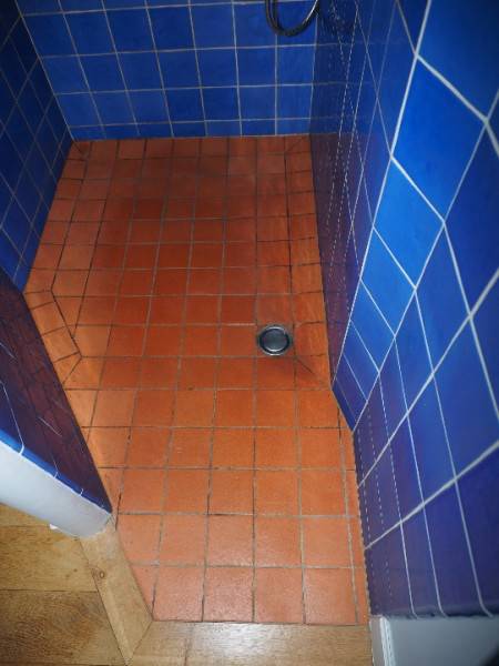 Revêtement pour douche à l'italienne et étanchéité sous carrelage